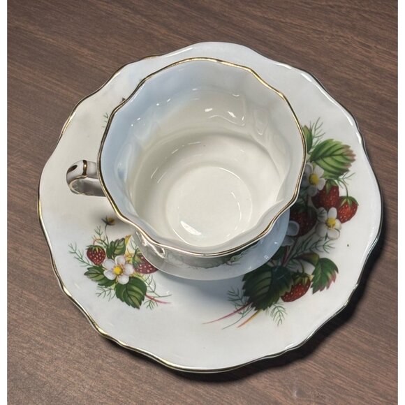 Hammersley Bone China Strawberry Rip Pattern Teacup & Saucer Set Made In England - Picture 4 of 11